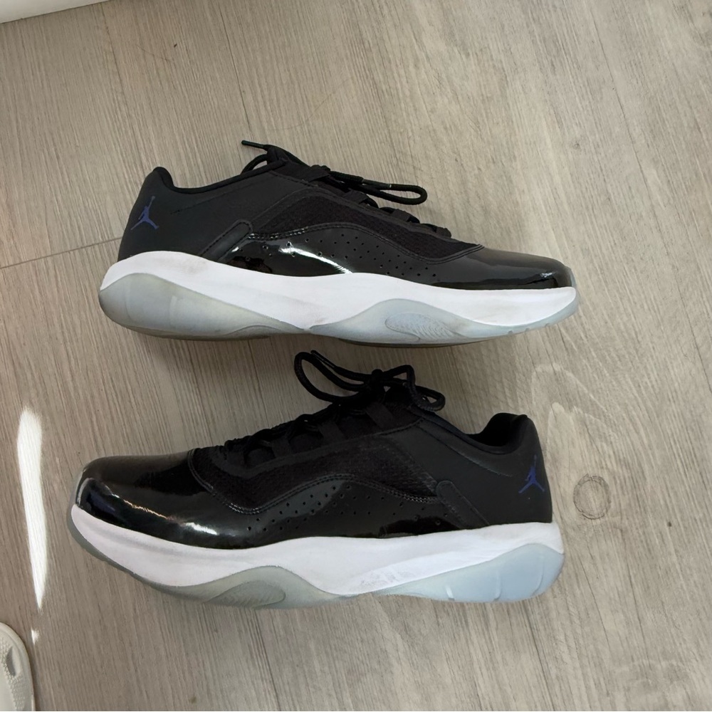 Jordan 11 CMFT Low Space Jam

dx3731 001

Selling as shown in image.
Final sale